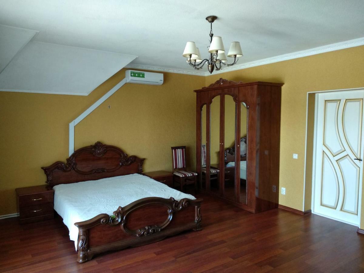 Дом С Бассейном И Сауной Villa บอริสปิล ภายนอก รูปภาพ
